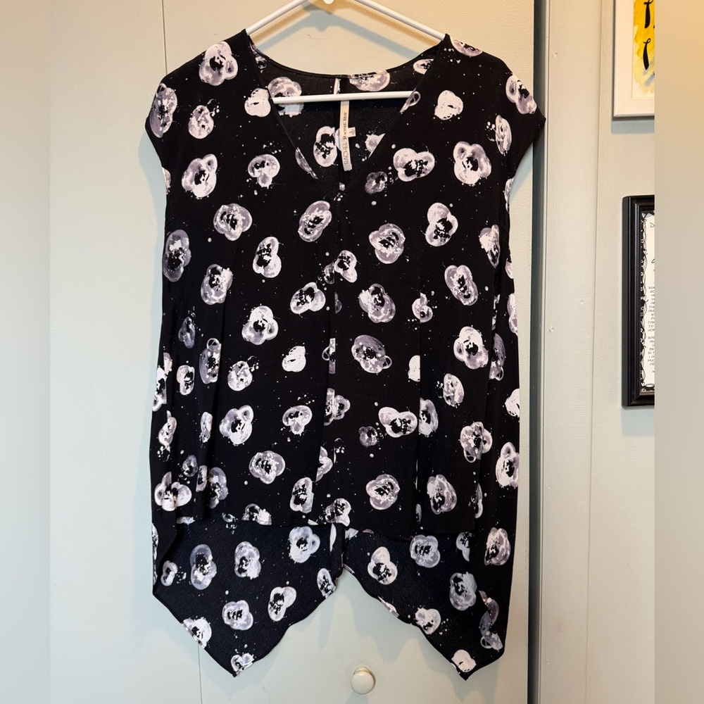 RACHEL RACHEL ROY BLACK AND WHITE PRINTED TRAPEZE TOP S